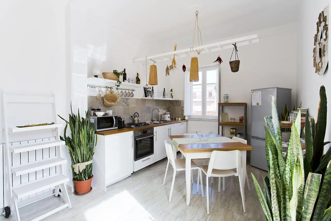 פלרמו La Terrazza Del Sole B&B 0*,